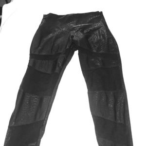 Onzie full length high waisted detail legging